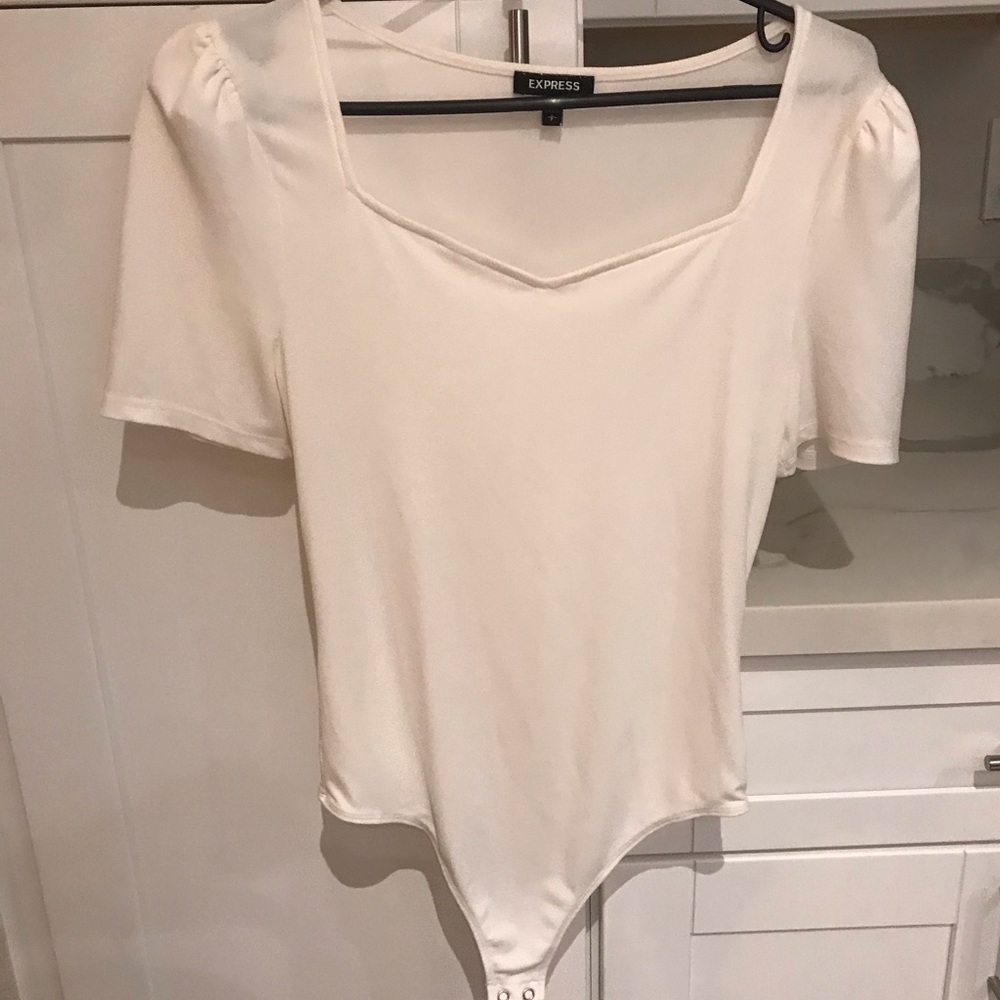 Stretchy puffed short sleeves bodysuit